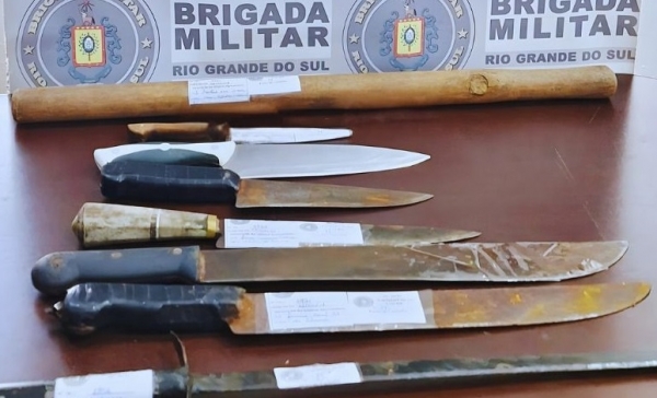 Brigada Militar recolhe facas e facões em Cachoeira do Sul
