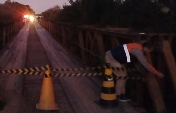 Ponte da Estrada do Geribá é interditada pela Defesa Civil 