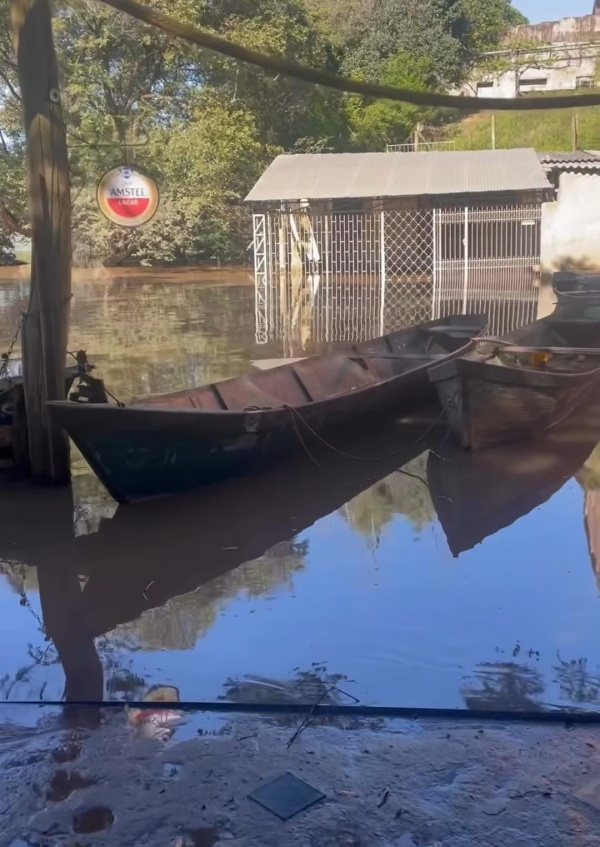 Rio Jacuí beira a cota de inundação em Cachoeira do Sul 