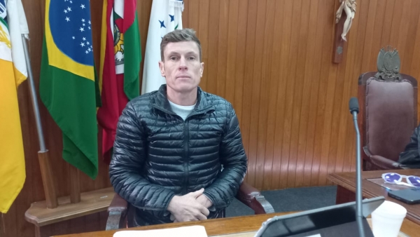 Câmara recebe representação contra deselegância do vereador Ricardinho