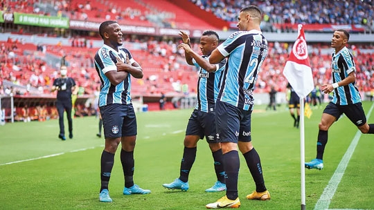 Grêmio, sem time,  Inter,  sem taça