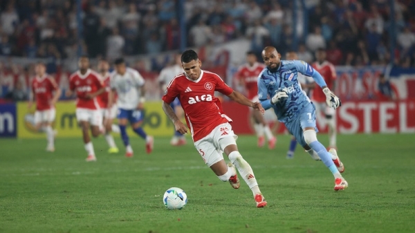 Inter bate o Nacional por 2 a 0 e fica a um empate das oitavas da Libertadores