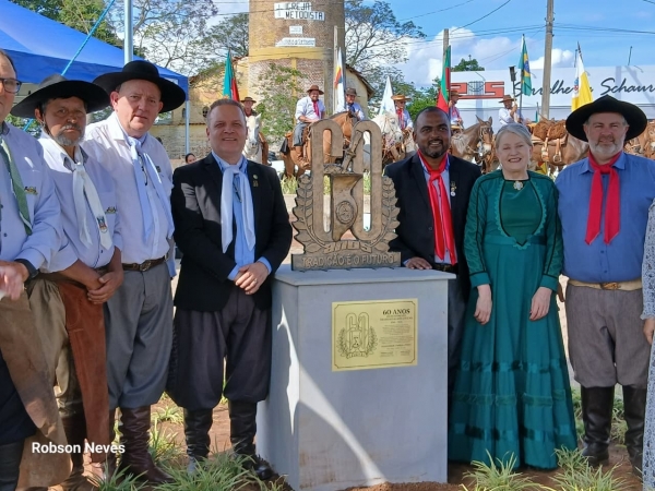 Monumento eterniza os 60 anos do MTG em Cachoeira do Sul