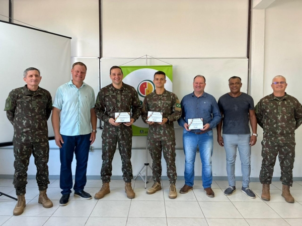 Uergs homenageia Sicredi e Exército por pintura dos espaços internos