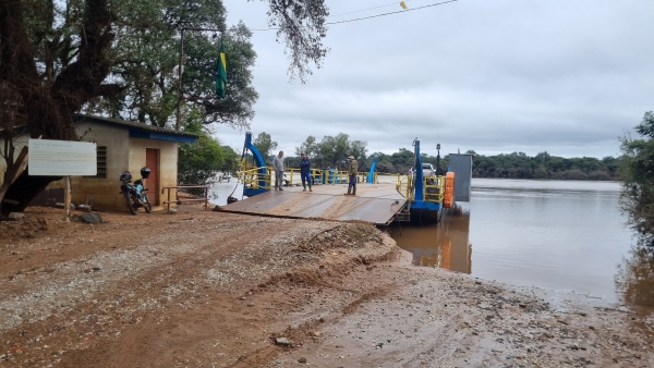 Rio Jacuí segue enchendo e suspende operação da balsa do São Lourenço 