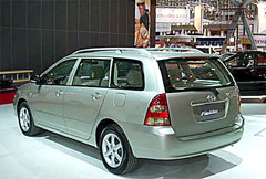 Toyota lança a perua Fielder em 2004
