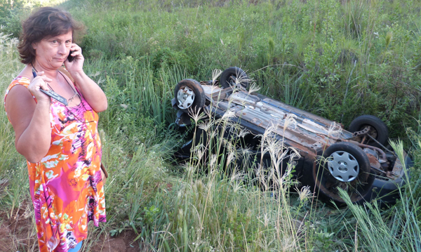 Acidente destrói carro na BR 153
