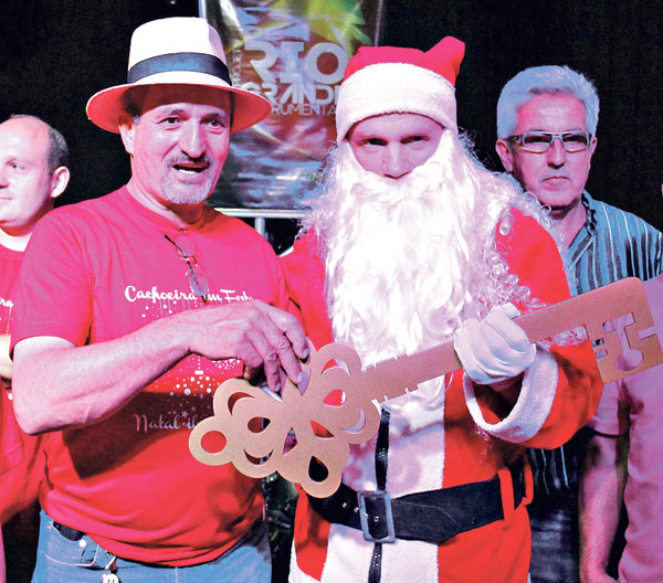 Papai Noel chegou e ganhou a cidade