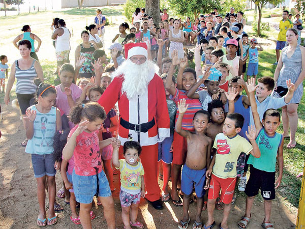 Papai Noel da Afubra foi aos bairros