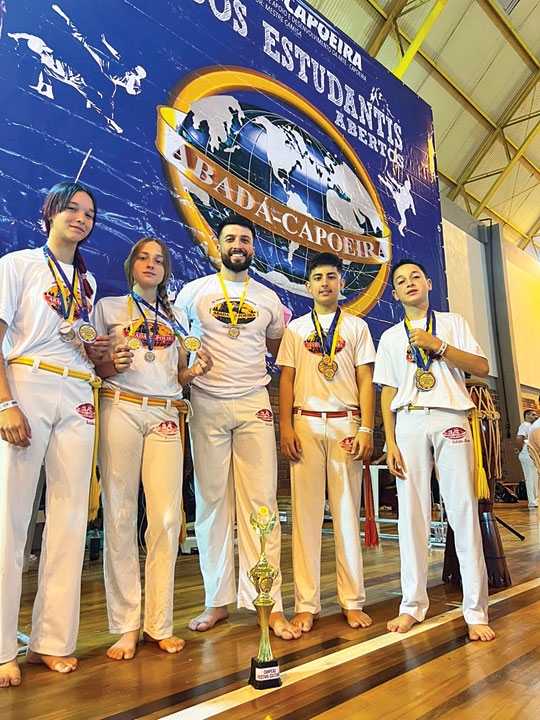 Abadá-capoeira garante pódios