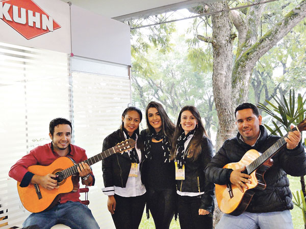 Vencedor com música ao vivo abaixo d’água