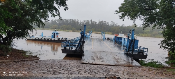 Balsa volta a operar na Rua Moron