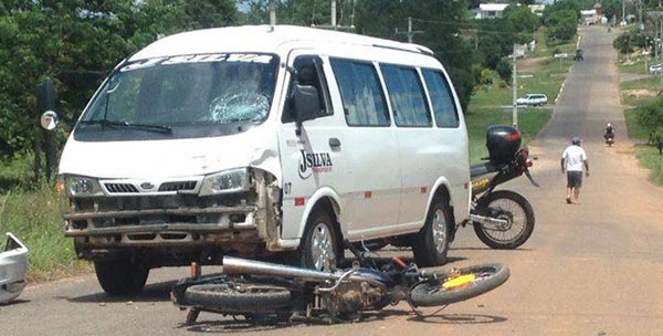 Garoto sofre acidente de moto na zona norte