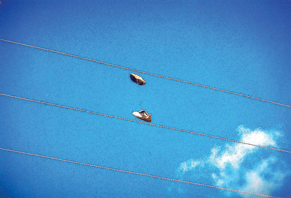 Tênis voadores no céu do Promorar