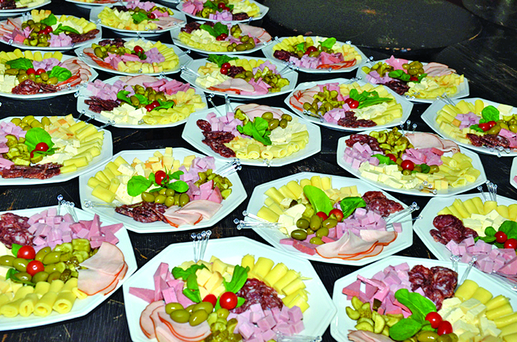 Viandas e Refeições Empresariais também prepara alimentos para crianças em escolas de turno integral