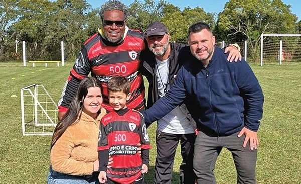 Gauchinho entrega a camiseta de nº 500