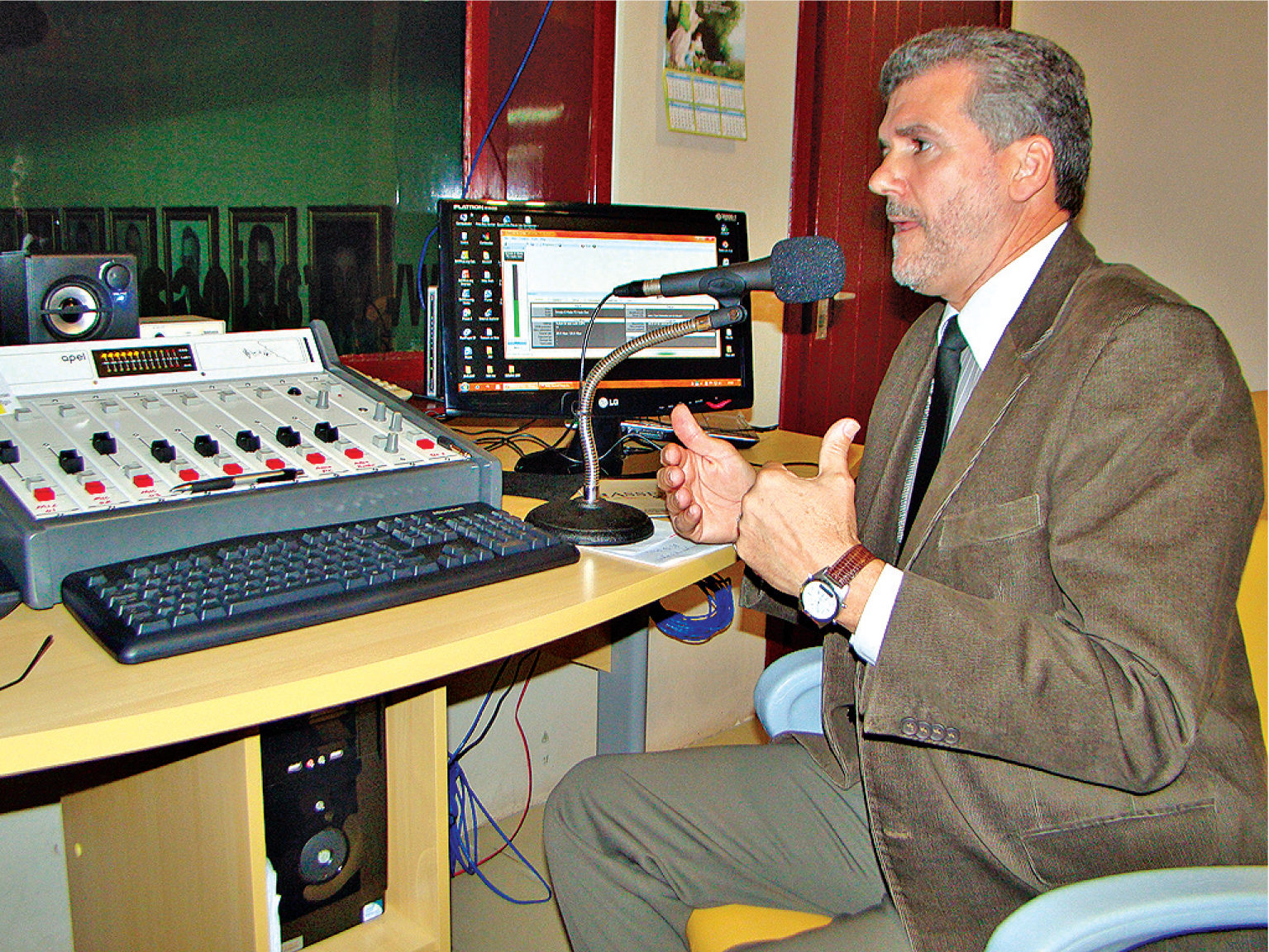 Homem do rádio e do voto