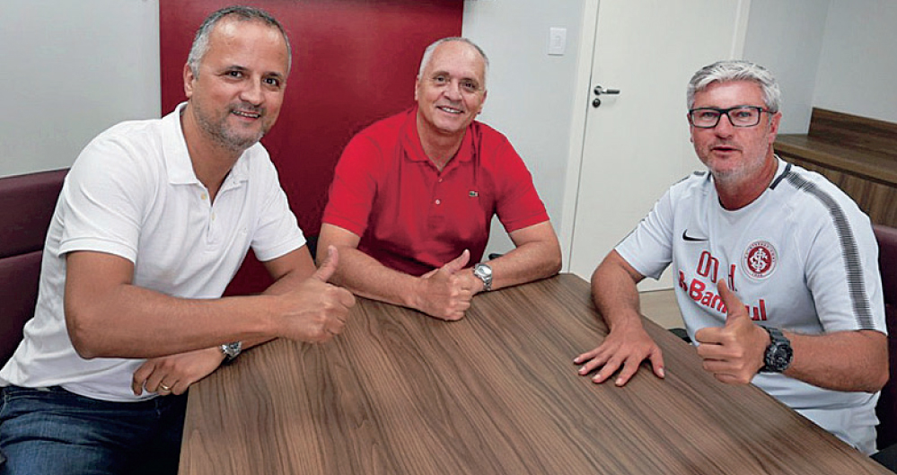 Reeleito, Medeiros renova com Odair