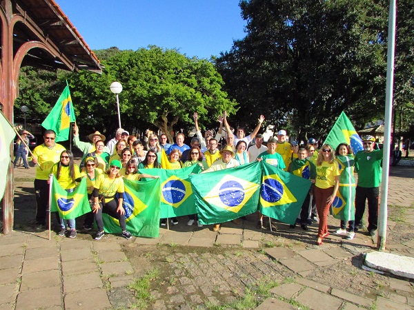 Famílias cachoeirenses foram à praça em ato pró-Bolsonaro