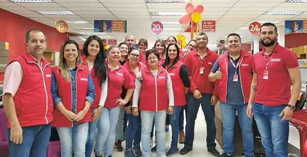 ANIVERSÁRIO: NA SEXTA, BENOIT ESPERA CLIENTES COM BOLO E SALGADOS