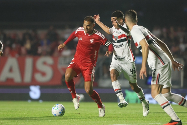 Inter perde por 1 a 0 para o São Paulo e segue afundado no Z-4