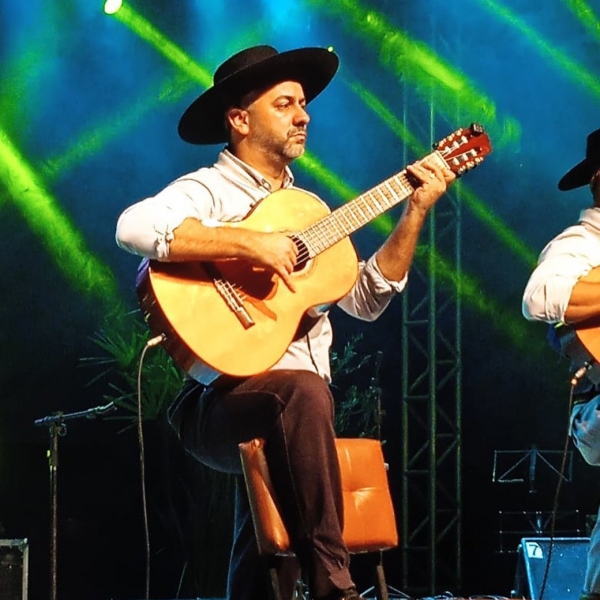 Cachoeirenses classificam música para a final da Califórnia