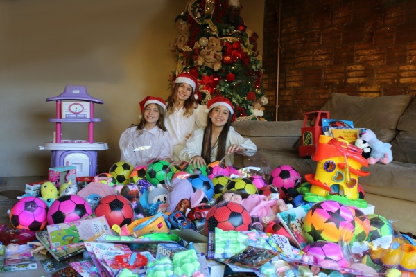 Campanha de Natal das irmãs da Revista Linda arrecadou 410 brinquedos 