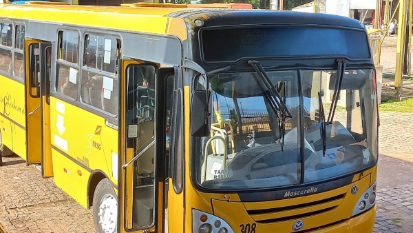 ônibus da linha Cohab sofreu com pane elétrica pela manhã
