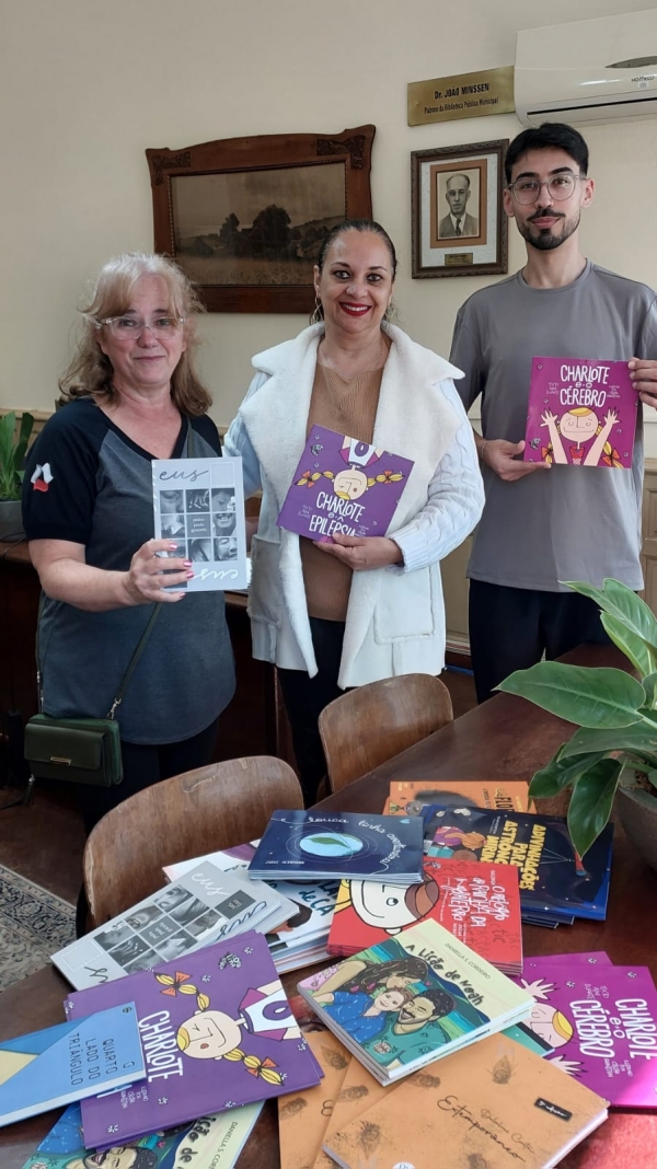Biblioteca Pública recebe doação de livros da Livraria Pepê