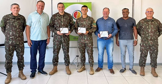 Uergs agradece ao Sicredi e Exército