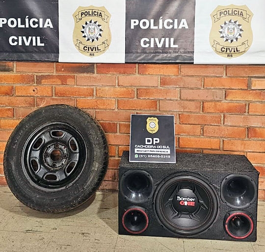 Polícia recupera caixa de som e estepe de carro