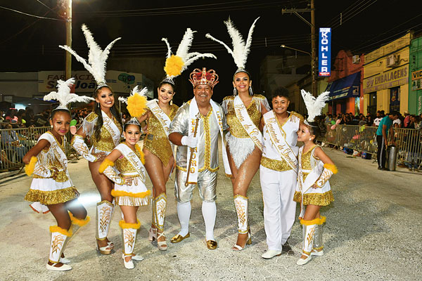 Corte do Carnaval 2020 em ouro e branco