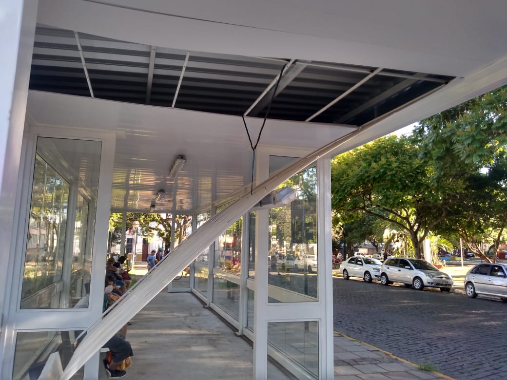 Novas paradas de ônibus da Praça Honorato foram interditadas