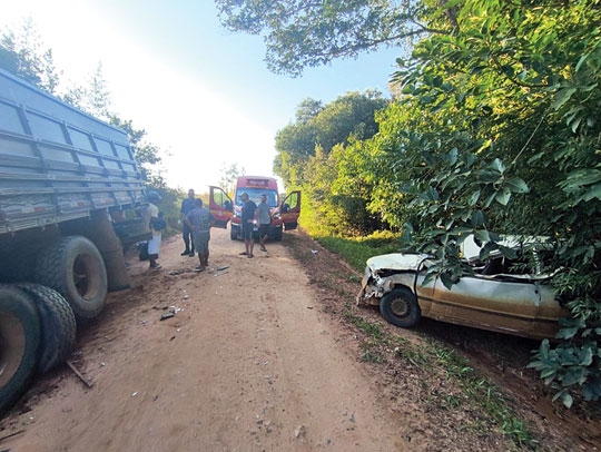 Acidente deixa 2 feridos