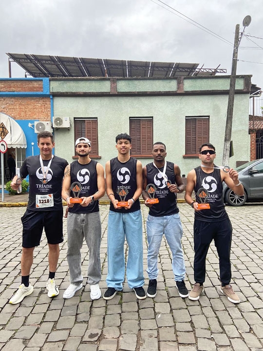 Tríade comemora sequência de pódios