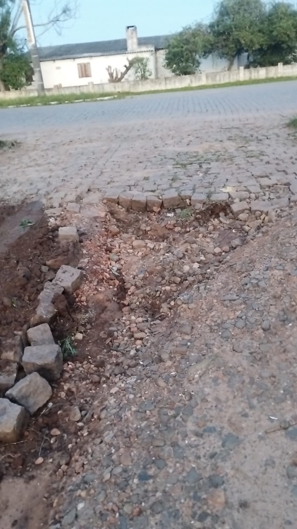 Rua no Bairro Frota aguarda há 7 meses manutenção da Prefeitura 