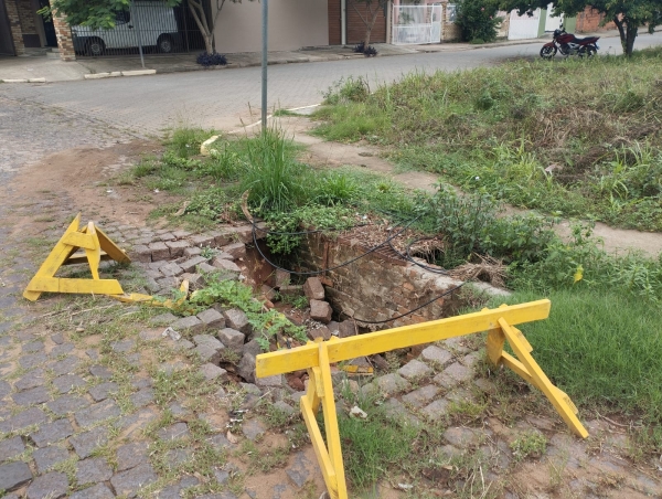 Buracos e calçadas danificadas se tornaram risco