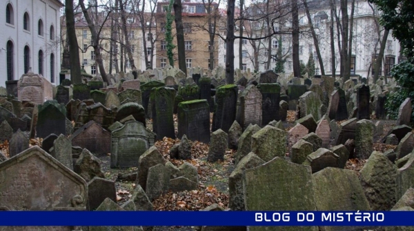 O cemitério onde os mortos foram empilhados