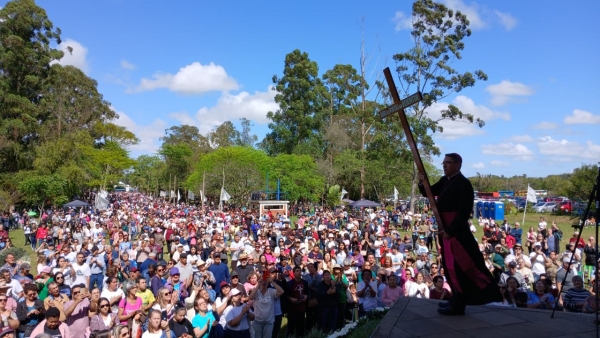 Devoção, sol e promessas marcam Romaria