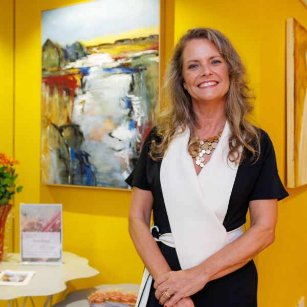 Rainha da Fenarroz de 1984, cachoeirense Delise Geiger expõe em Porto Alegre