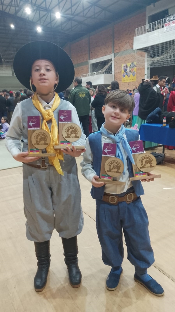 Irmãos do CTG Estância são premiados em São Sepé