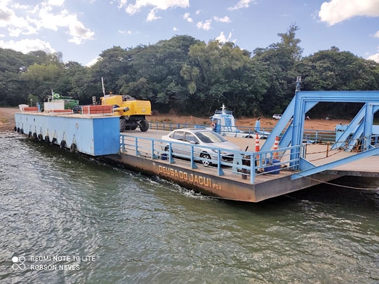 Balsa não consegue atracar e suspende operação no Jacuí