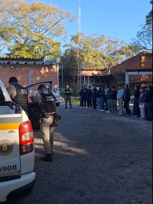 Alunos do Projeto Profissionais do Amanhã conheceram a rotina da Brigada Militar de Cachoeira