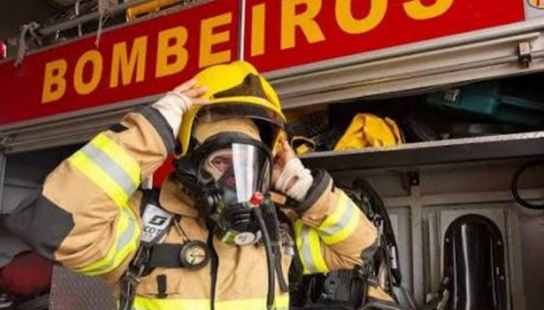 Corpo de Bombeiros combate incêndio em empresa de diesel 