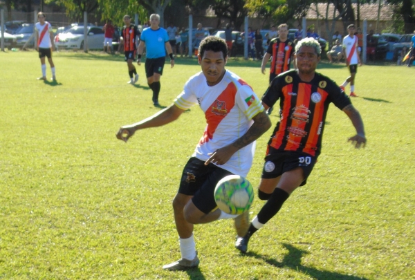 Ajax goleia o River por 4 a 1 e segue 100% na Segundona