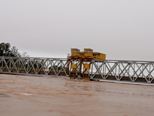 Água chega na Ponte do Fandango em Cachoeira do Sul