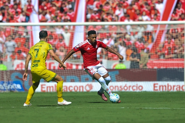 Inter volta a decepcionar em casa, perde e fica perto do Z-4