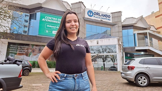Imobiliária tenta reerguer o shopping