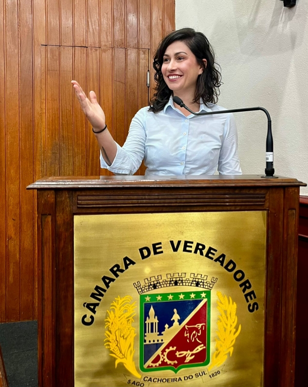 Mariana defende comissão comunitária pelo ensino superior