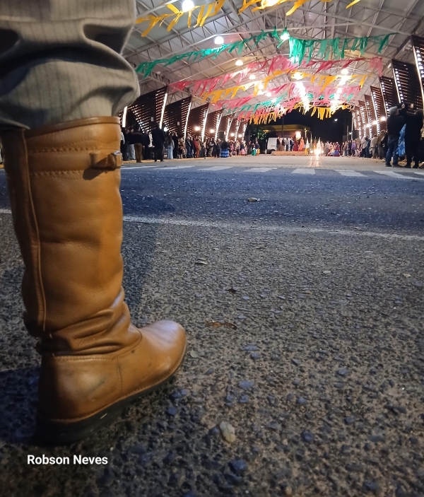 CTG Estância do Chimarrão abre o desfile temático da 63ª Semana Farroupilha 